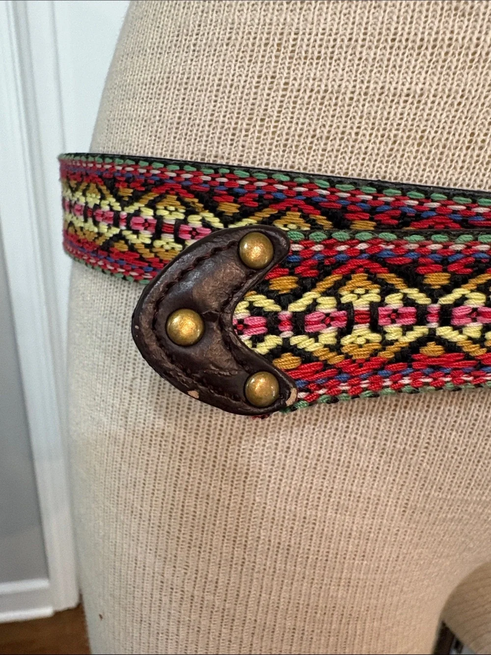 Colorful woven tapestry sz M belt